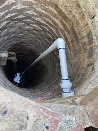 A pipe that is in the middle of a pipe